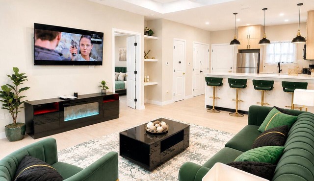 Beautiful 3-Beds Apartment in Mission with WIFI; Safe & Spacious Stay