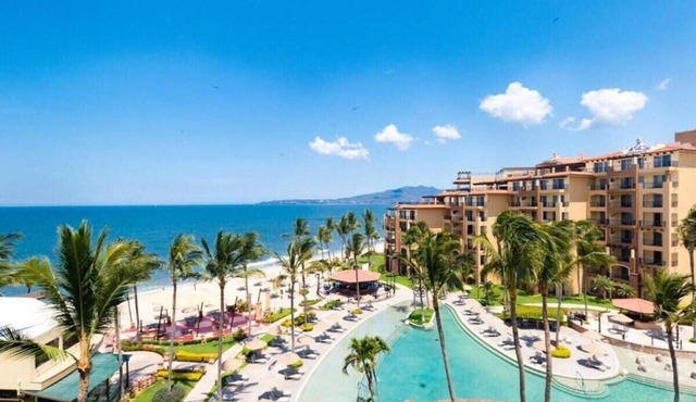 Beautiful hotel suite with AC, beach access & fitness room in amazing Nayarit MX