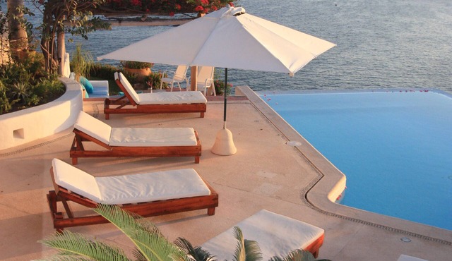 Beautiful Ocean Front Villa Mexico 6 Bedrooms Fully Staffed POOL Amazing