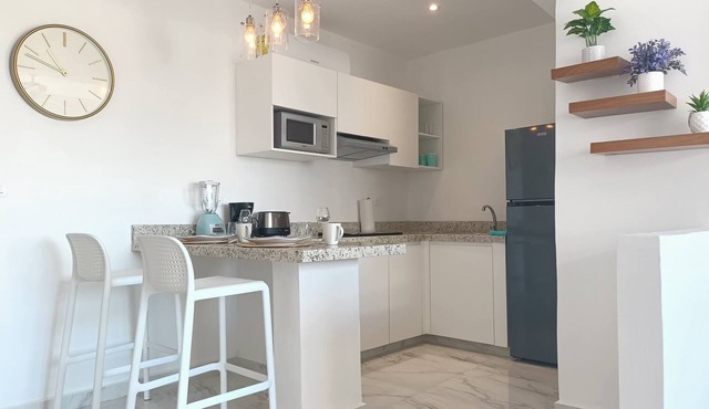 Beautiful Studio Very Close To The Beach and 5th Avenue