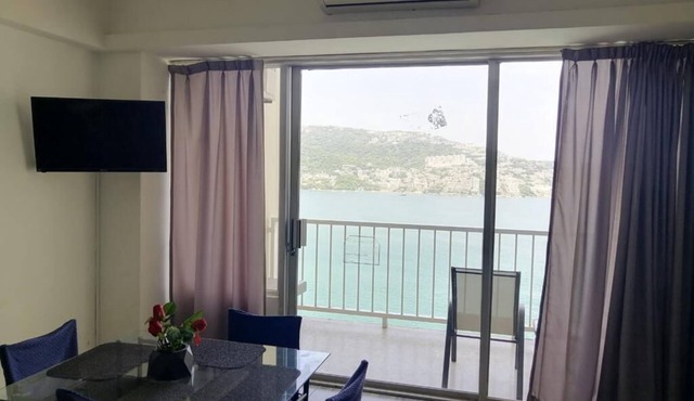 Beautiful Twin Towers Suite with balcony and stunning sea view