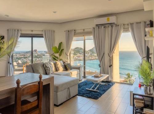 Beautiful with private terrace The Best view of Mazatlan