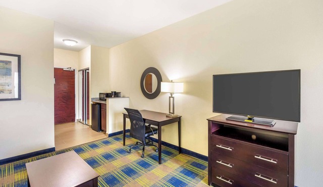 Best Western Plus Pratt in Pratt