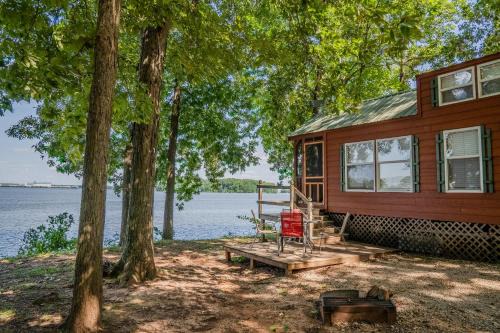 Beyonder getaway at Wheeler Lake in Hillsboro