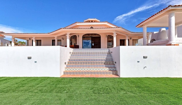 Blue Water Beach House 5BR Beachfront