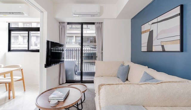 Blueground | Liping District, balcony, nr Taipei 101 (TPE-6)