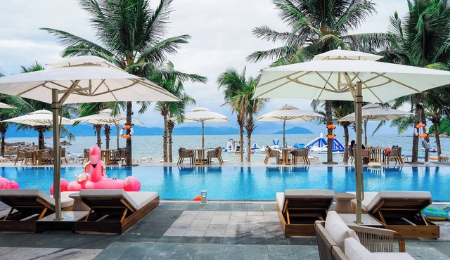 Bounce Beach Hotel & Tien Sa Resort