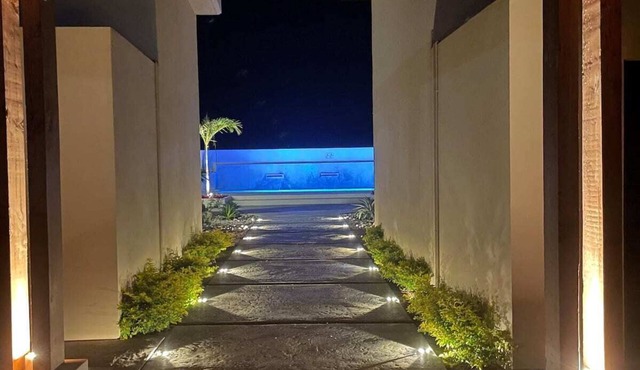 Brand New Modern 1 bedroom - An oasis by the Sea