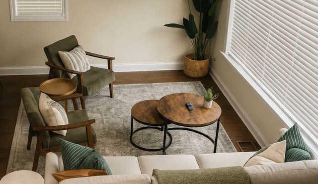 Bridgeport Basecamp Comfy Peaceful Sleeps 10+ in Chicago