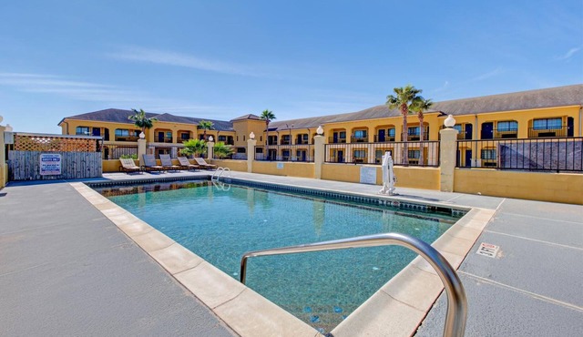 Budget-Friendly Stay w/King Bed – Perfect for Exploring Local Attractions