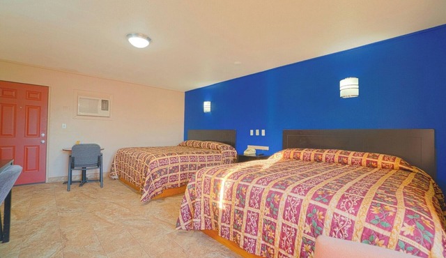 Budget Stay with King Bed – Close to Llano Grande Lake & Park