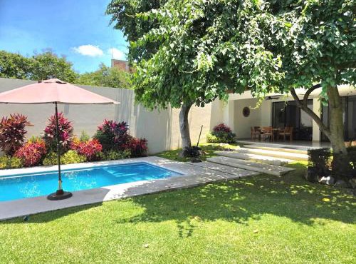 Burgos Cuernavaca Pool Terrace & Garden