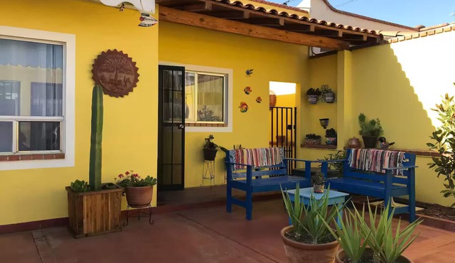 Canary House. 2BR/2BA Pets are welcome