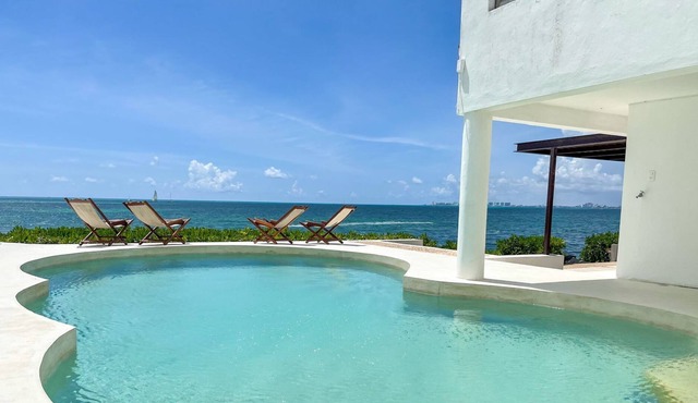 CANCUN 4BR Oceanfront La Perla Villa