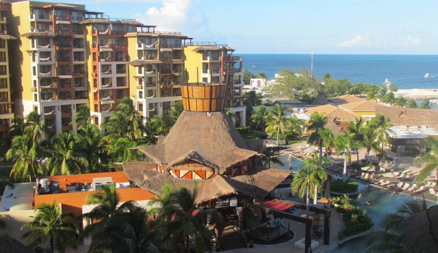 Cancun MX One Bedroom Sleeps 4 Ocean Front