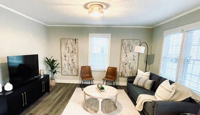 Canton Charmer - Modern 2BR Bungalow in Canton
