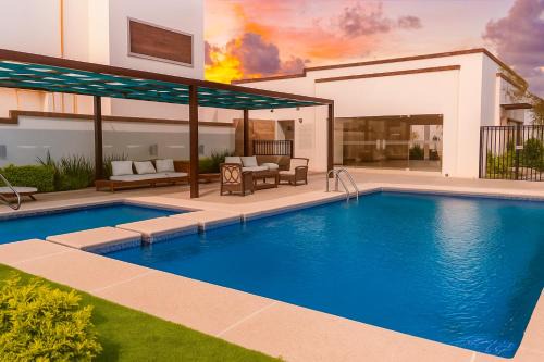 Casa Atardecer con Alberca en Privada, 5 min del Aeropuerto y Consulado Americano