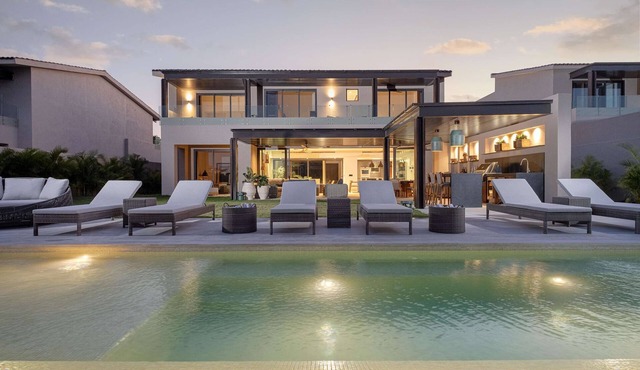 Casa Bakal: 4BR Villa, Private Pool & 6 Beach Clubs