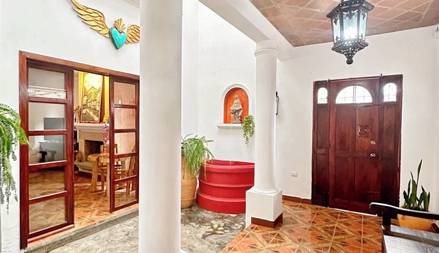 Casa Balam, a relaxing home with stunning volcanic views near Antigua