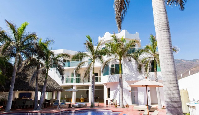 CASA BAOMAL - 13 bedrooms at the beach!
