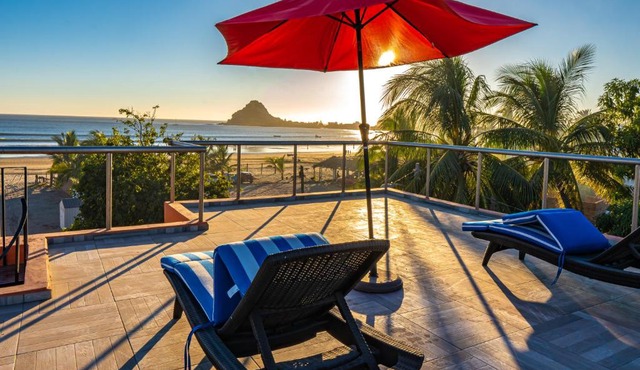 Casa Belen - Beautiful Beach View Home on Stone Island