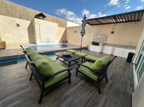 Casa con alberca propia en fraccionamiento coronado