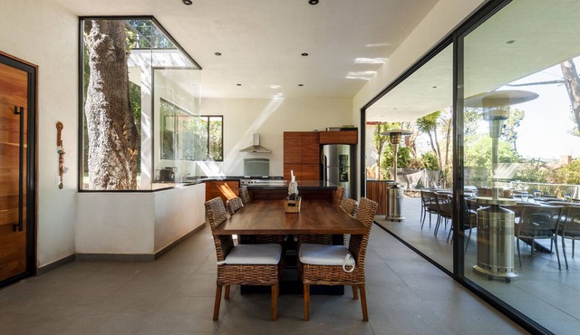 Casa con amplia terraza y jacuzzi