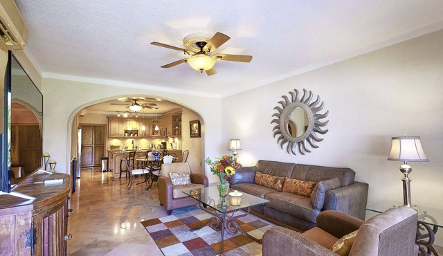 Casa Corazon 2 bed, 2 bath & Den