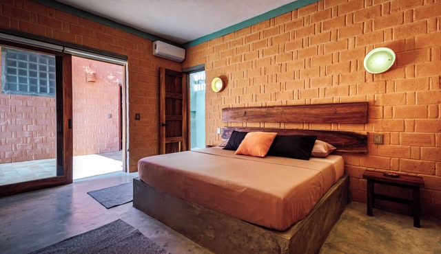 Casa Coyote; villa with 6 bedrooms, swimming pool and ocean view