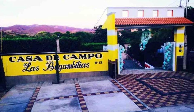 Casa de campo “Las Bugambilias”.