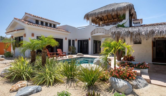 Casa De Las Mobulas near the beach and pickleball