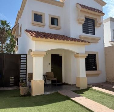 Casa Encinos frente a parque indutrial