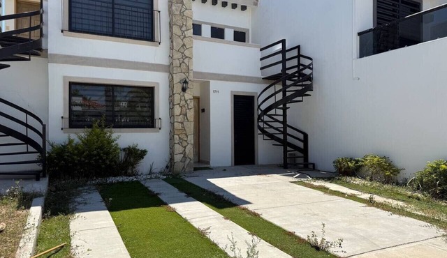 Casa Familiar en Azul Marino by Partner Host