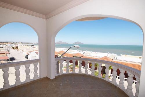 Casa Jerry - San Felipe Accommodation for large groups. 10 bedrooms