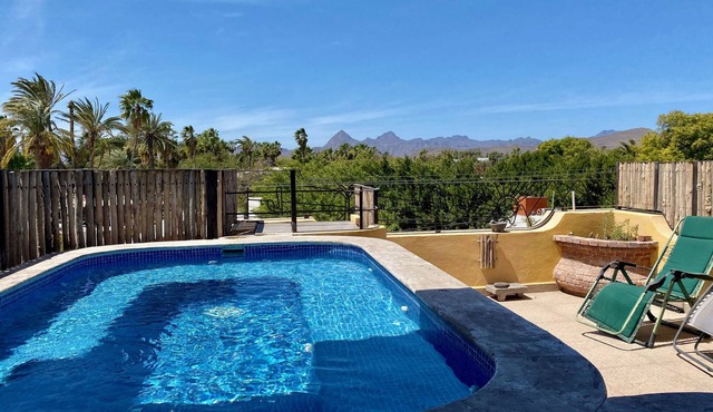 Casa Loca family sized 3 story with a heated jacuzzi DISCOUNTED RATE