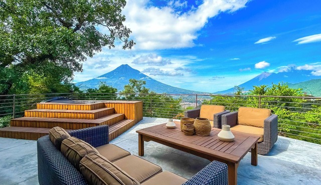 Casa Los Volcanes w/Jacuzzi and Volcano view