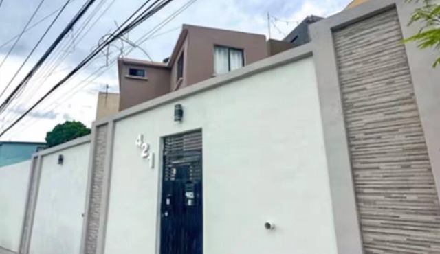 Casa muy bien en zona poniente De San Pedro Garza Garcia.