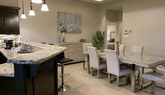 Casa Nicolás: Executive Style House in a Quiet Country Club Neighborhood.