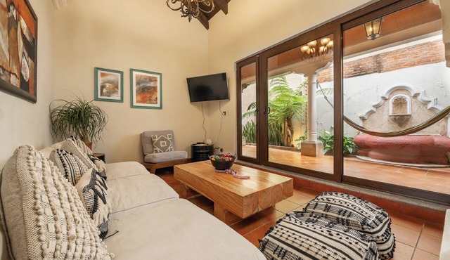 Casa Piawi- Center of Antigua 4 blocks Central Park