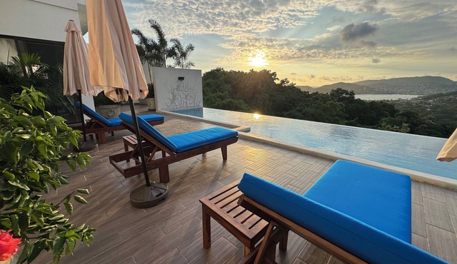 Casa Puesta Del Sol - Large Infinity Pool with Spectacular Views of the Bay