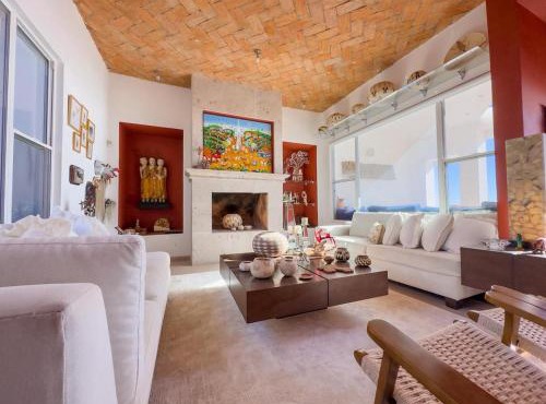 Casa Ruma Beachfront Art House