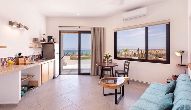 CASA TAKO 2, CLEAN modern studio unit, 5 minutes walk to kite launch beach.