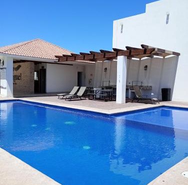 Casita con casa club