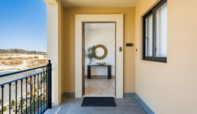 CCV- NEW and Beautiful 3BR condo w/access to golf!