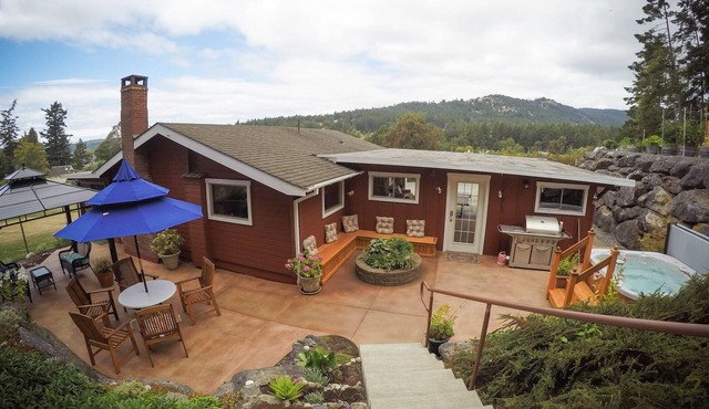 Cedar Orchard Cabin. in Eastsound