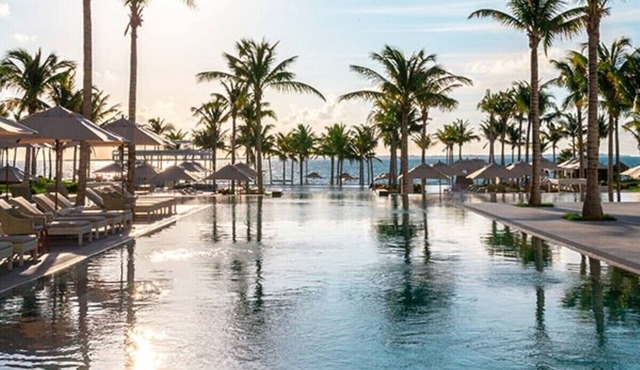 Celebrate the Holidays at Garza Blanca Cancun: Luxury at the Best Beach Resort