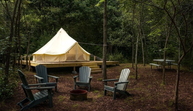 Celestial Glamping Bell Tent Oasis Near Sinking Creek, Missouri in Bunker