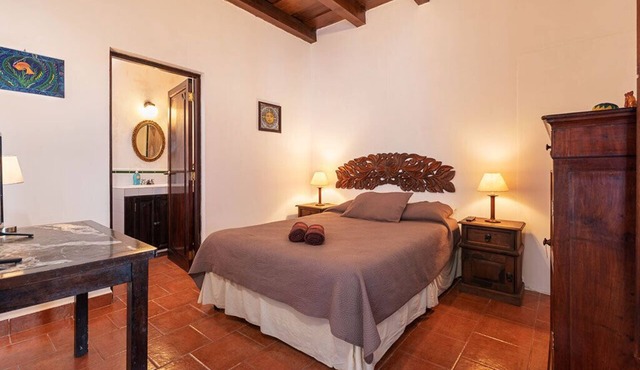 Centrally located complex with 6 unique accommodations