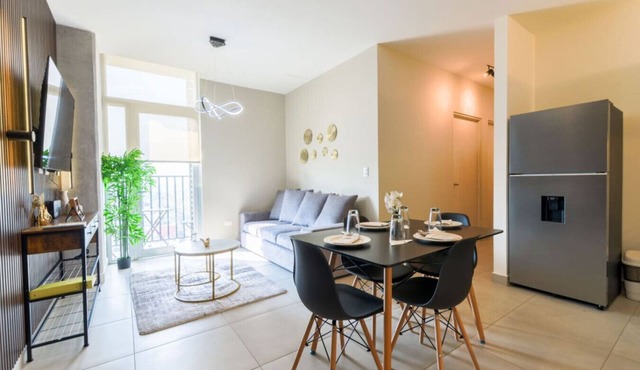 ¡Cerca de Fundidora! 6 personas, GYM & Wifi 2BR1br