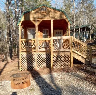 Charming 1 BR Compact Cabin in Marion